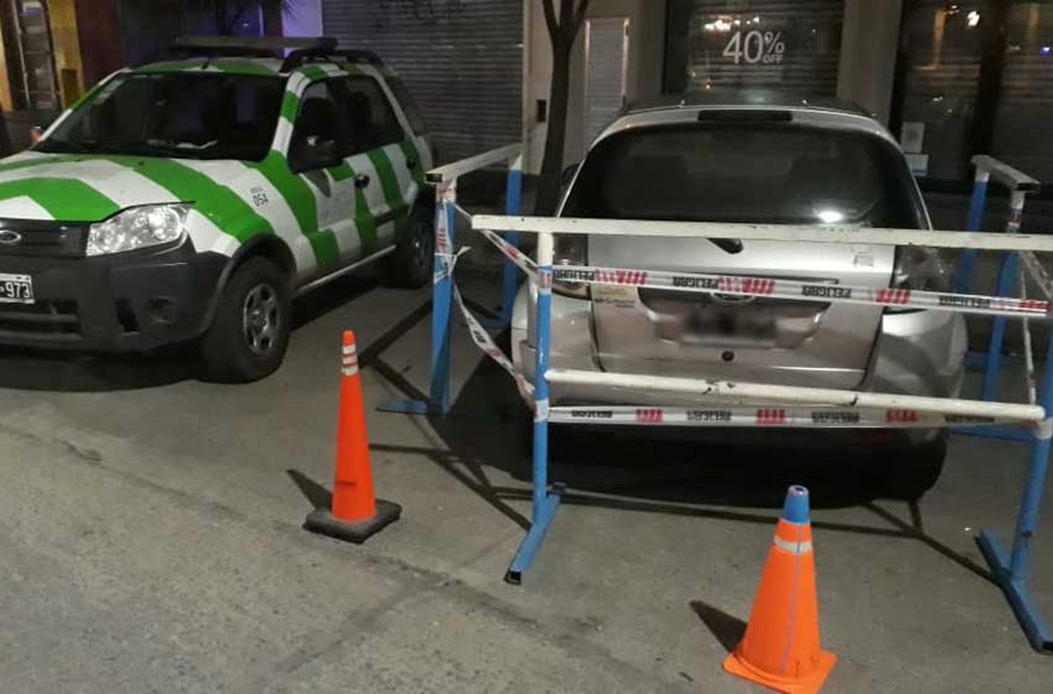 Manejaba borracha: armaron un "corralito" para que bajara del auto