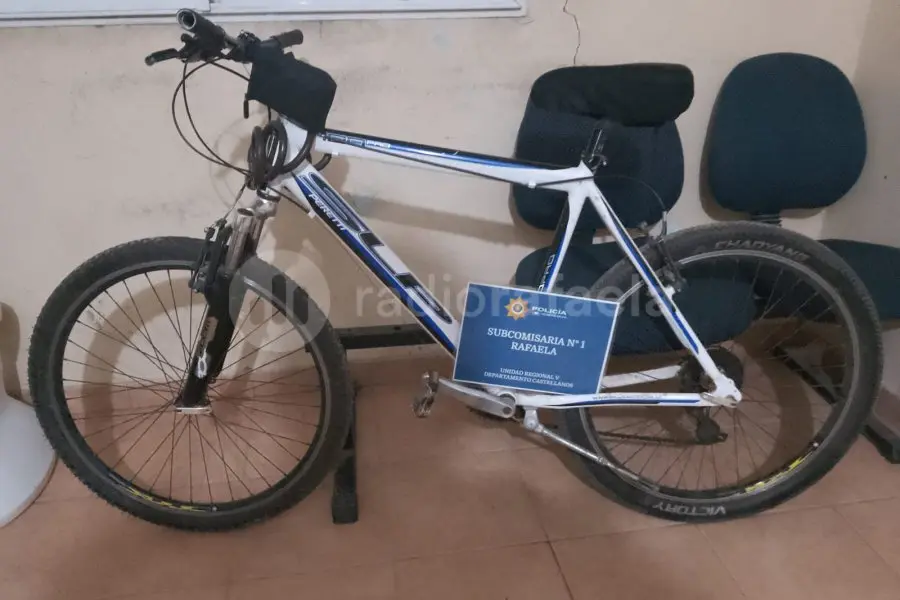 Le dejó la bicicleta y le pagó 500 pesos para que la cuide: cuando volvió, no estaba el chico ni la bici