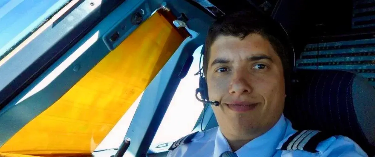 El necochense que es piloto y publicó 145 libros técnicos sobre aviación