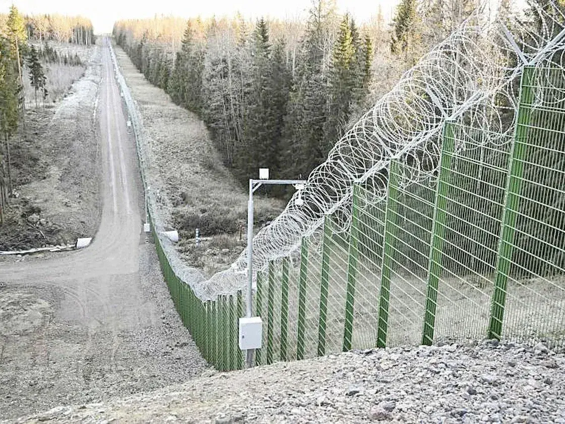 Finlandia terminó una valla de 200 kilómetros en la frontera con Rusia