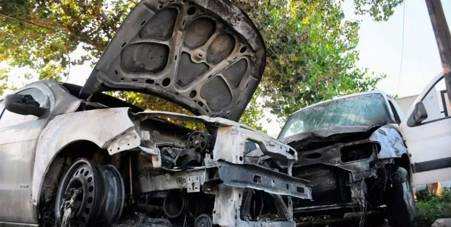 Rosario: prendieron fuego autos estacionados frente a la comisaría 12