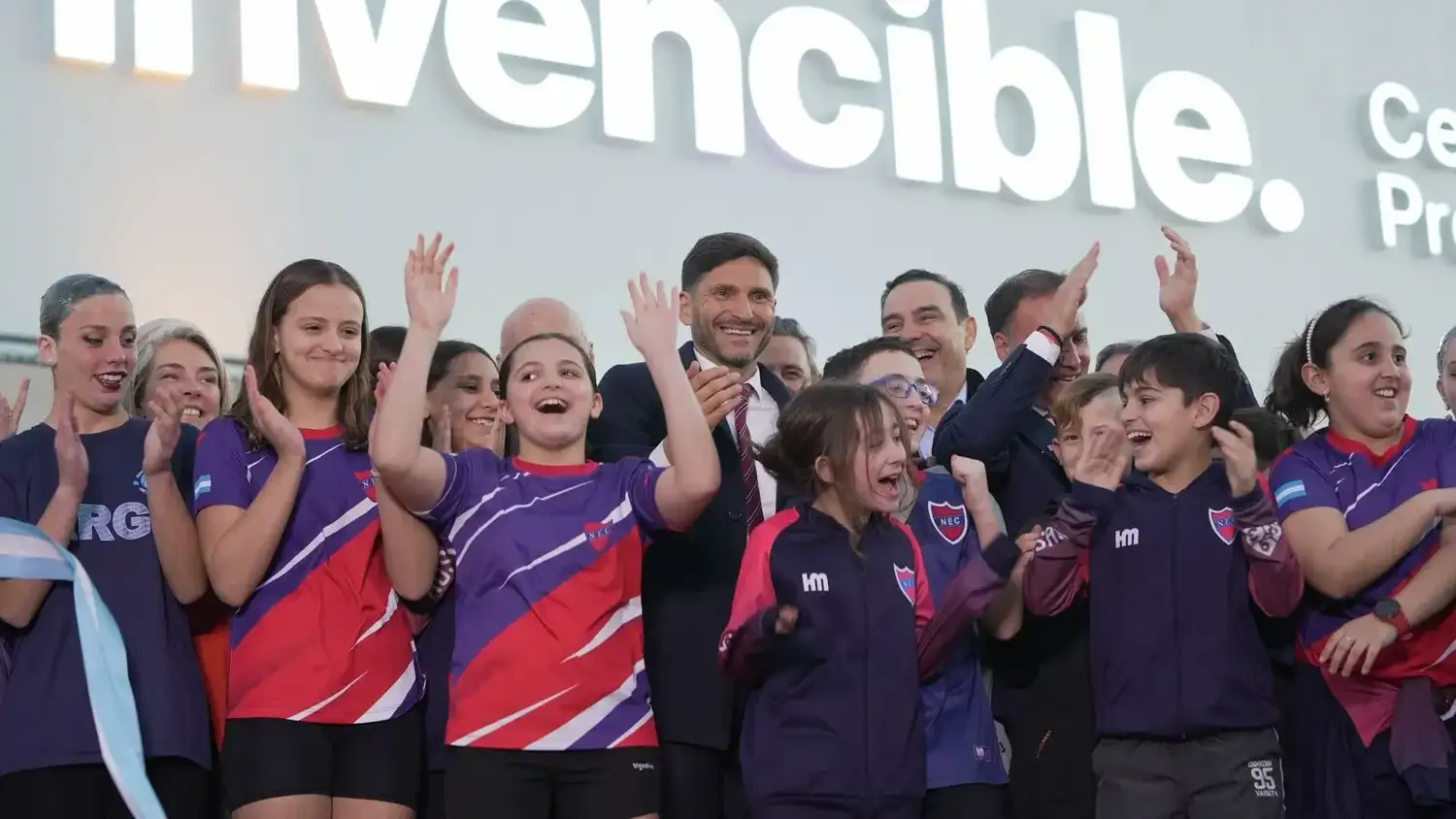 Pullaro inauguró el Centro Acuático Provincial de Rosario: “Santa Fe tiene la mejor infraestructura deportiva del país” - 1
