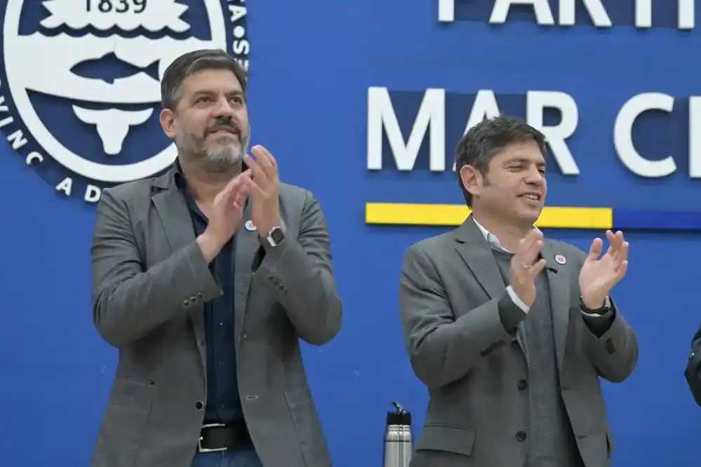 Carlos Bianco junto a Axel Kicillof.
