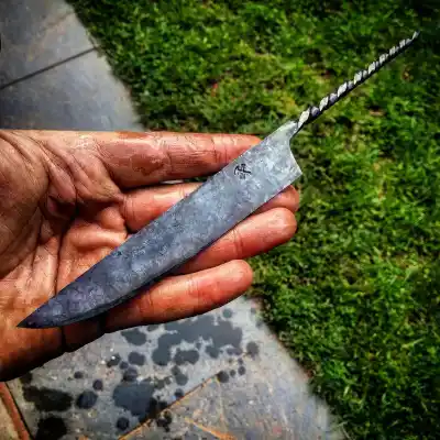 Firmat: atacó a su madre y a un policía con un cuchillo