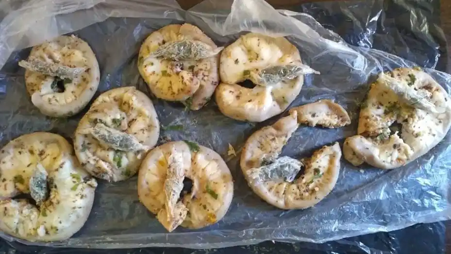 Así descubrieron que intentaban entrar droga como "relleno" de los chinchulines