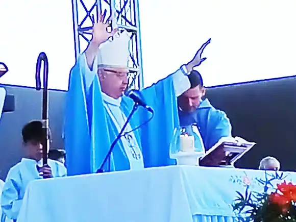 Monseñor Zurbriggen llamó a vivir la esperanza cristiana en la peregrinación diocesana de Federación