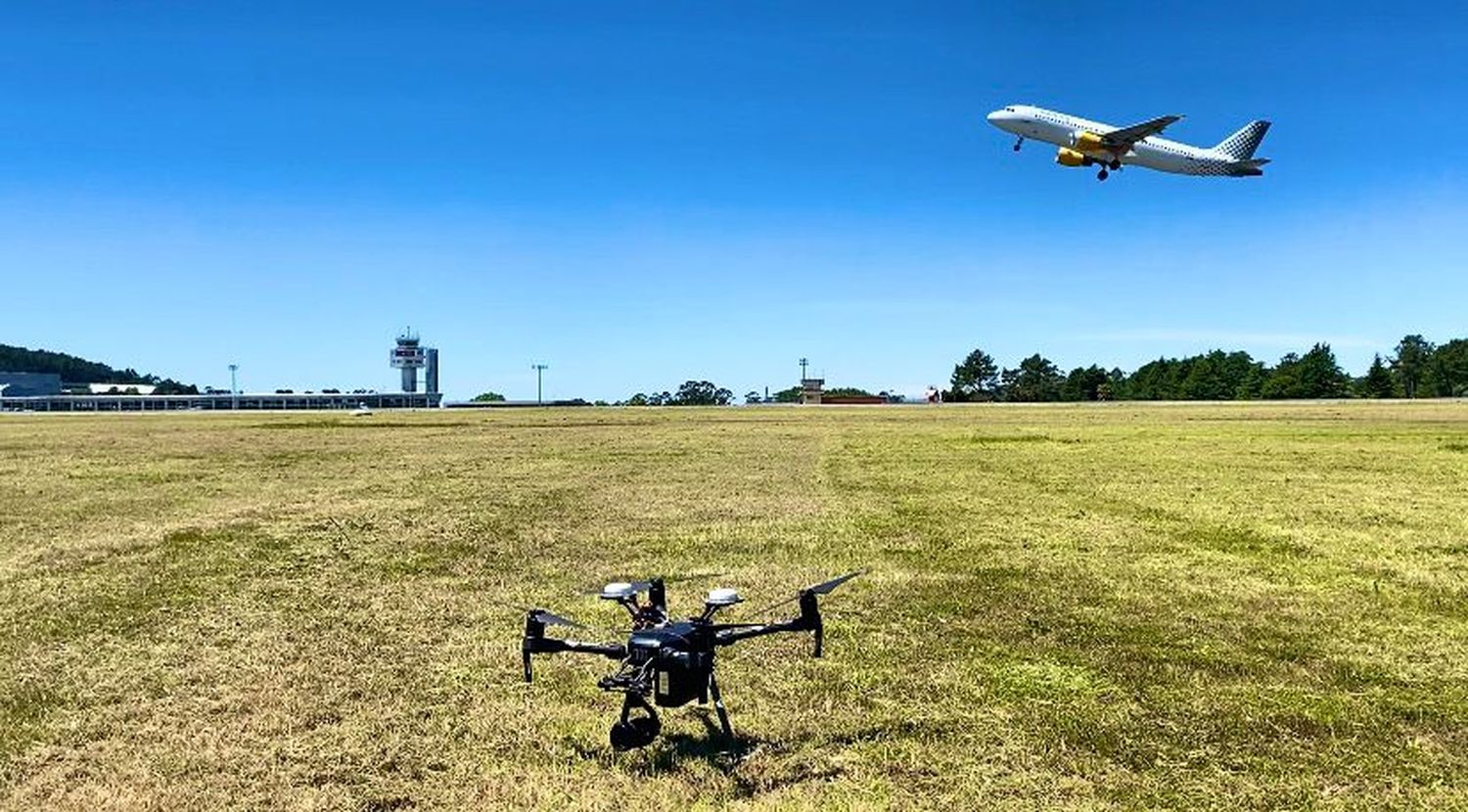 Aena prueba en Vigo el uso de drones para inspeccionar aeropuertos