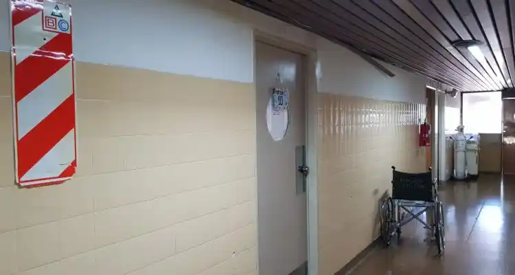 Pareja de mujeres se trenzó en lucha en habitación de pediatría del hospital