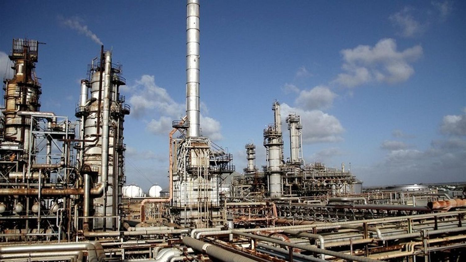 CRISIS PETROLERA: Cardón solo ha operado 90 días en el año