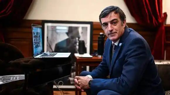 Esteban Bullrich donará el aumento  de su dieta para pacientes con ELA