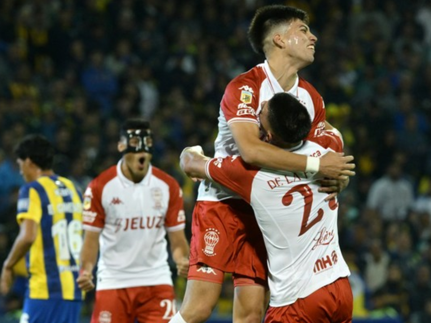 Huracán dio el golpe en Arroyito y eliminó a Central del Apertura
