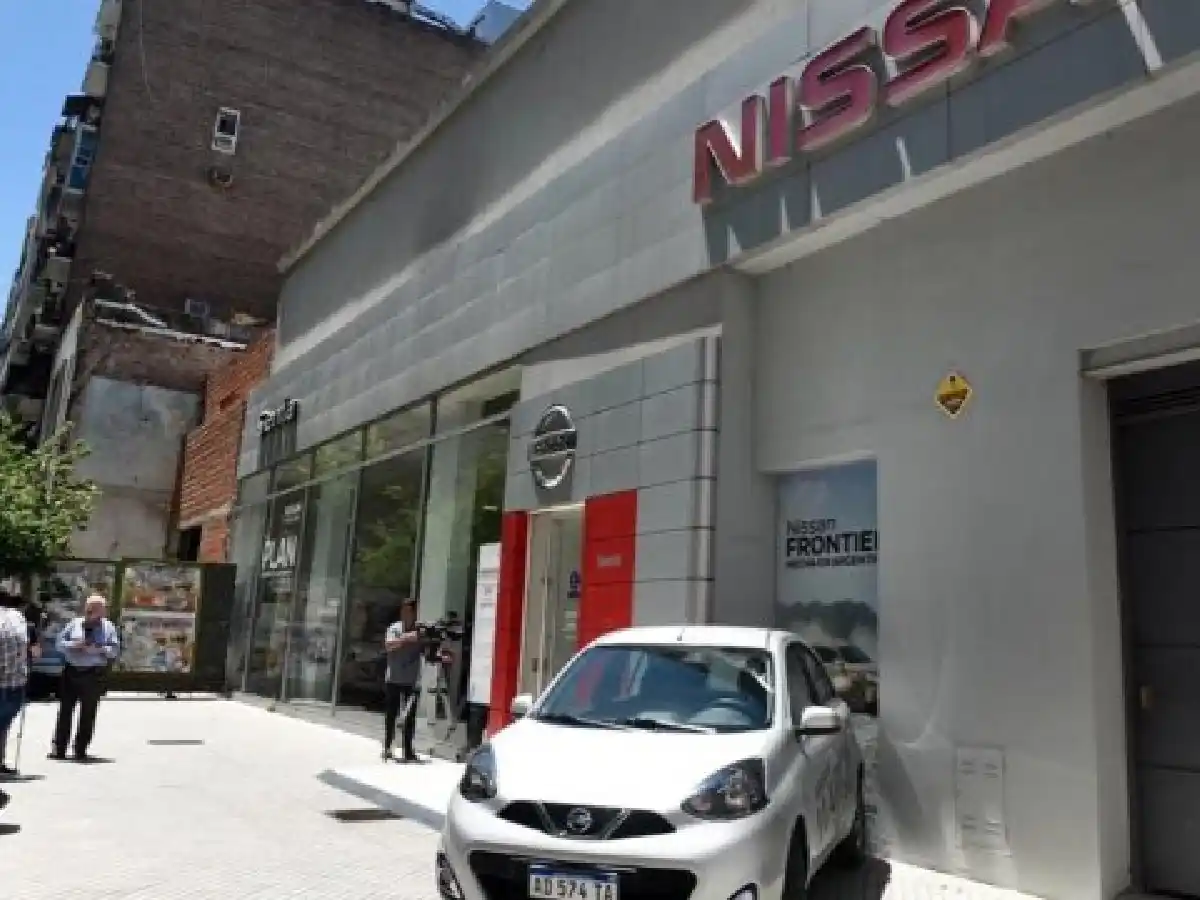 Rosario: Una banda irrumpió en una concesionaria de autos importados y se llevaron más de dos millones de pesos