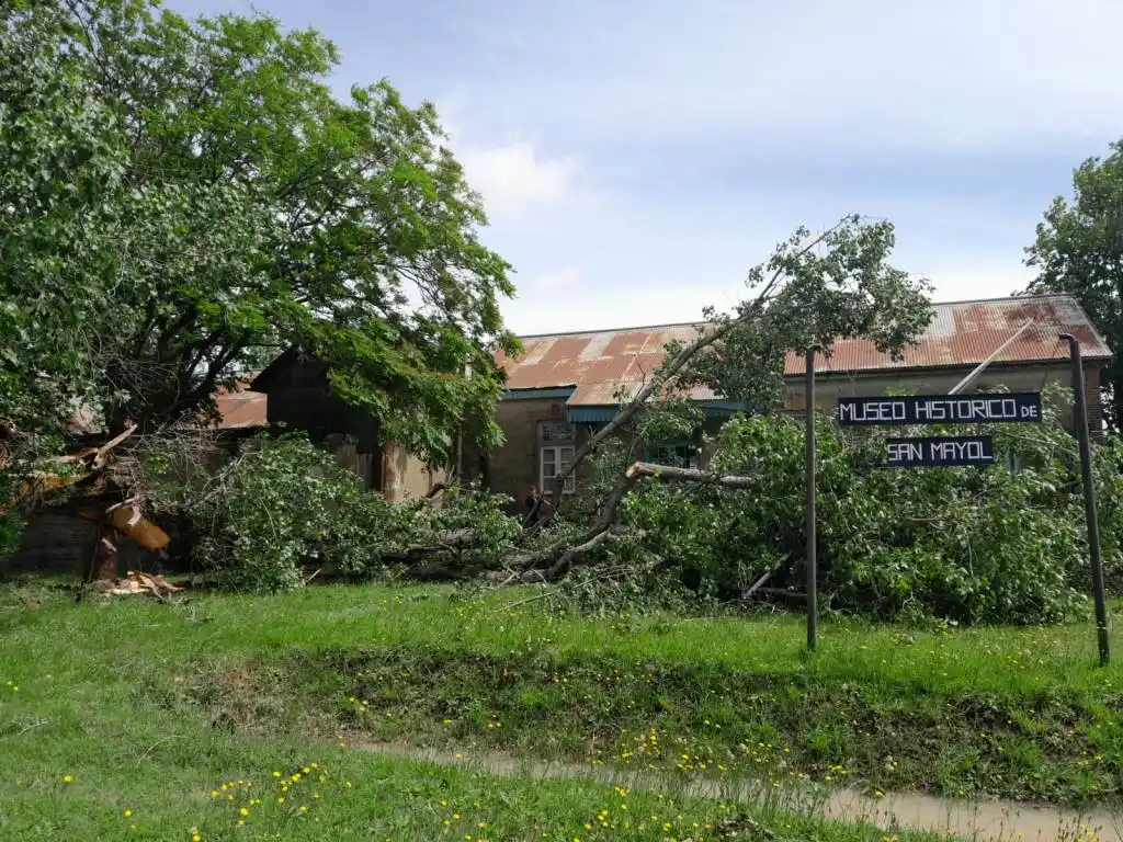 Destrozos en San Mayol: estiman que permanecerán al menos 48 horas sin luz