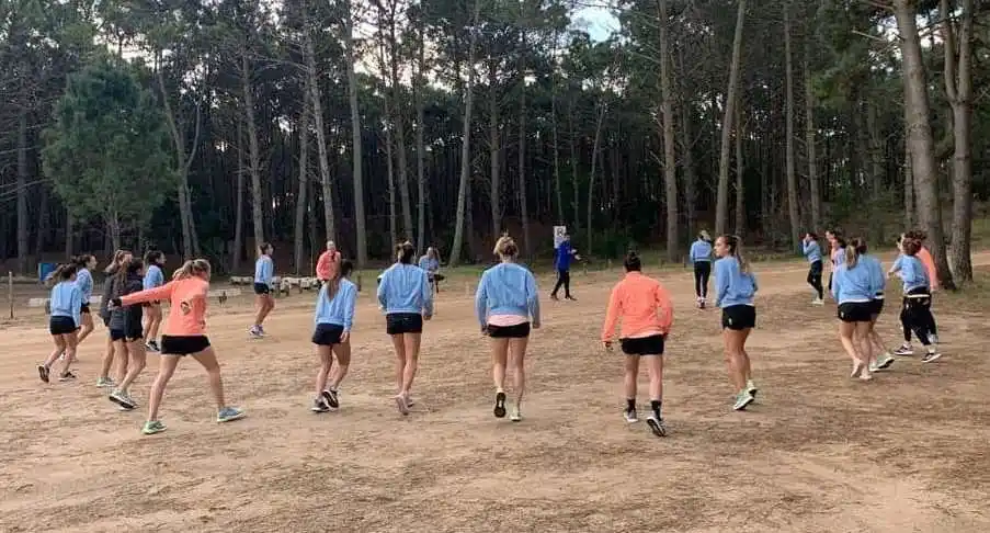 Las Leonas, con Bruggesser, tuvieron su primer ensayo