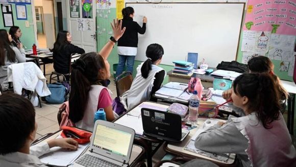 Docentes aceptaron el aumento y vuelven a negociar paritarias en diciembre