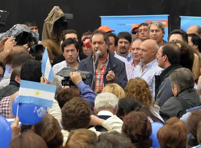 Scioli encabezó acto en Malvinas Argentinas