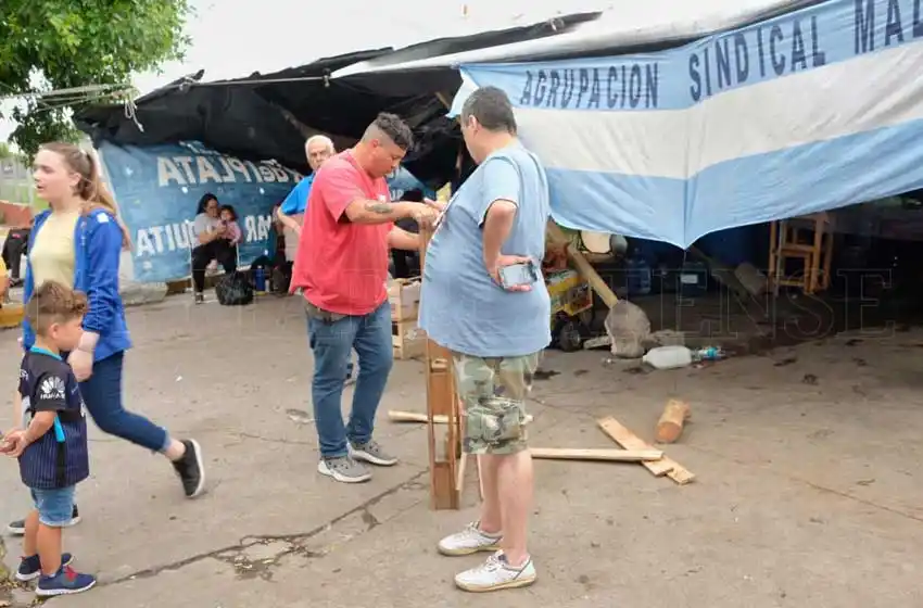 Maleteros levantaron el bloqueo a los accesos de la Terminal