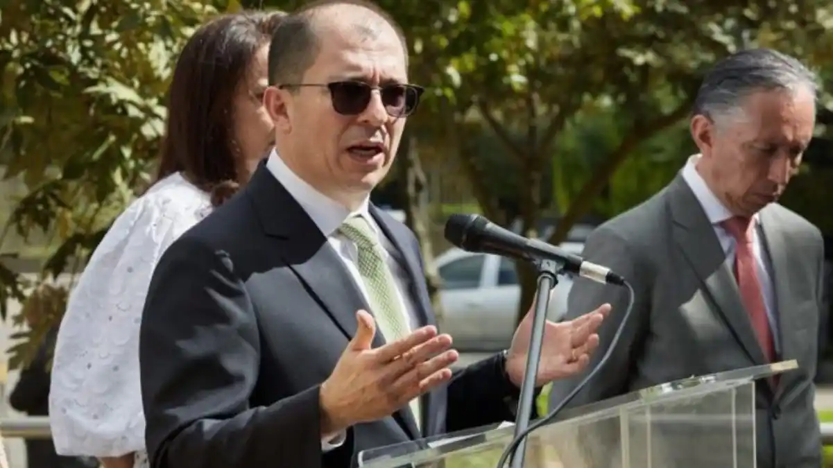 Fiscal General de Colombia teme por su vida y sacará a su familia del país tras polémica con Petro (VIDEO)