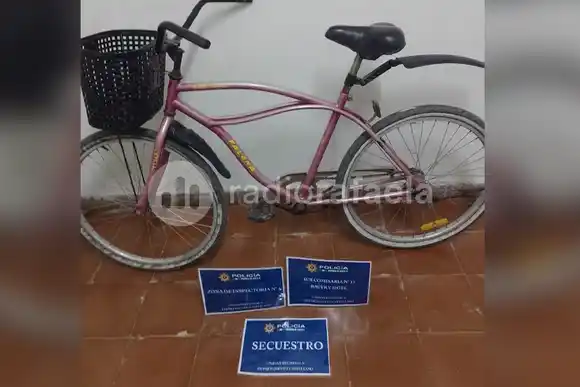 Dejó la bici en la galería y desapareció: pensó que era una broma de un conocido, pero se la habían robado
