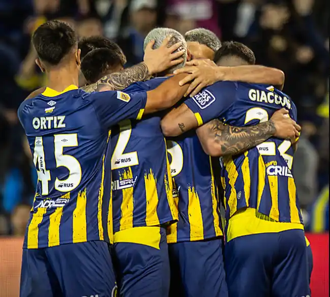 Central volvió al triunfo con una goleada 3 a 0 ante el puntero Vélez