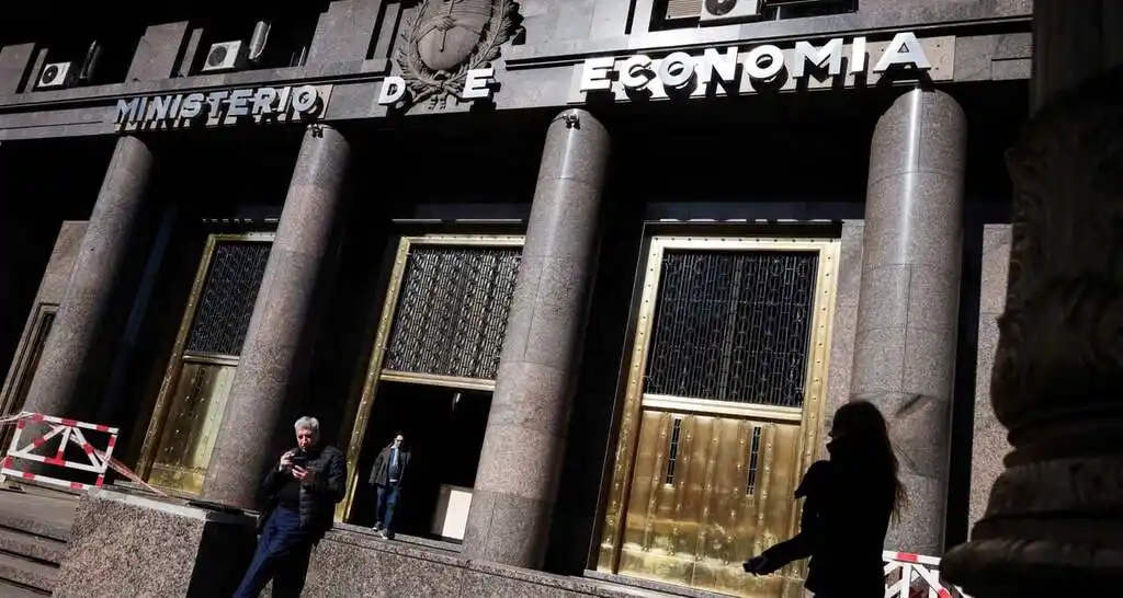 "En el mes de agosto de 2025, el gobierno nacional envió al consolidado de provincias más CABA $5.127.000 millones en concepto de coparticipación, leyes especiales y compensaciones", señala el informe. Foto: REUTERS / Cristina Silles.