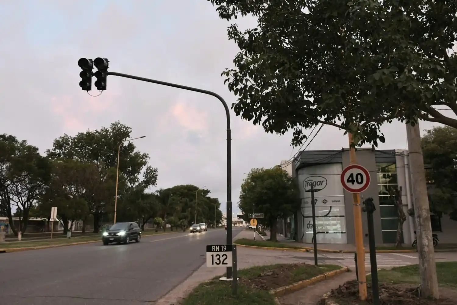 Avenida Cervantes tendrá semáforo peatonal.