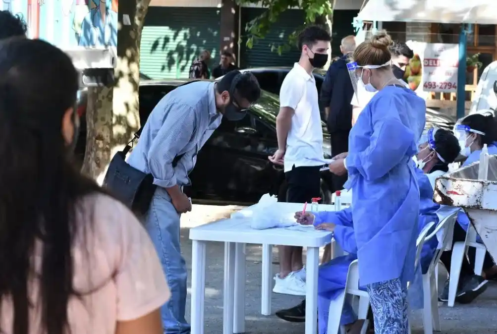 Covid-19 en Mar del Plata: Otro récord de contagios y vacunatorios cerrados por las fiestas
