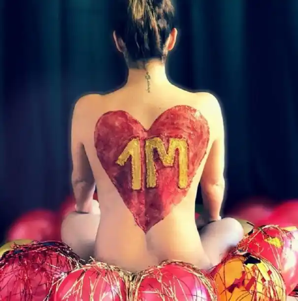 Desnudo total de la mujer de un ex de la Selección