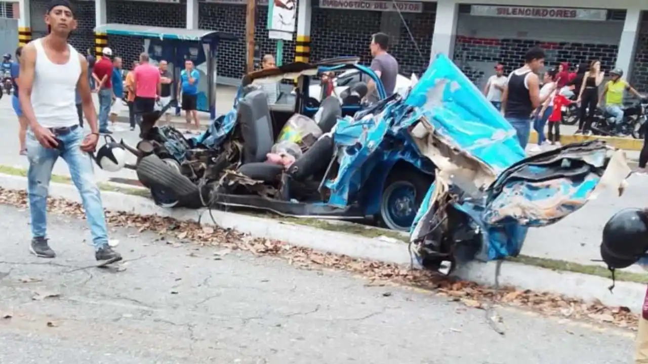 APARATOSO ACCIDENTE EN MÉRIDA cobra la vida de 6 personas y deja varios heridos