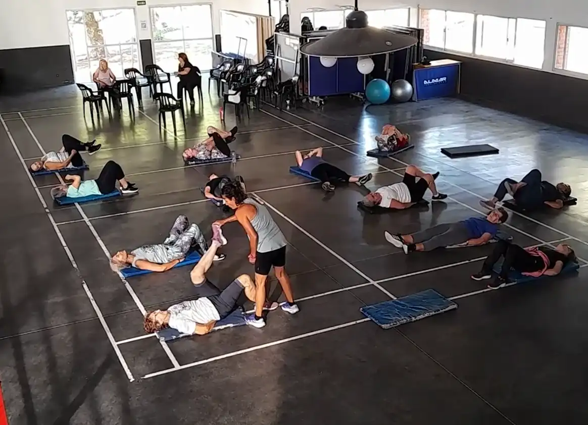 Gimnasia para adultos mayores: una propuesta que promueve salud y bienestar en el Centro Recreativo Municipal