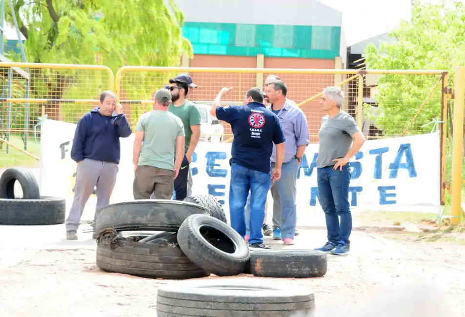 Sigue el acampe en Loimar y los operarios evalúan profundizar las medidas 