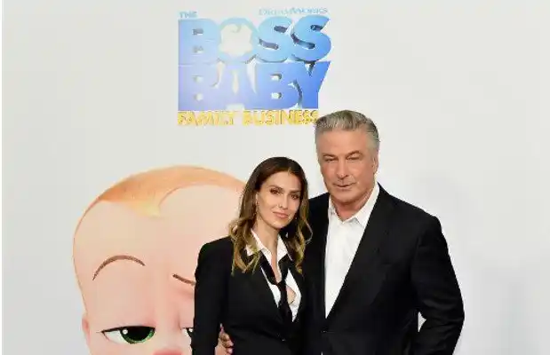 Hilaria Baldwin da espaldarazo a su esposo