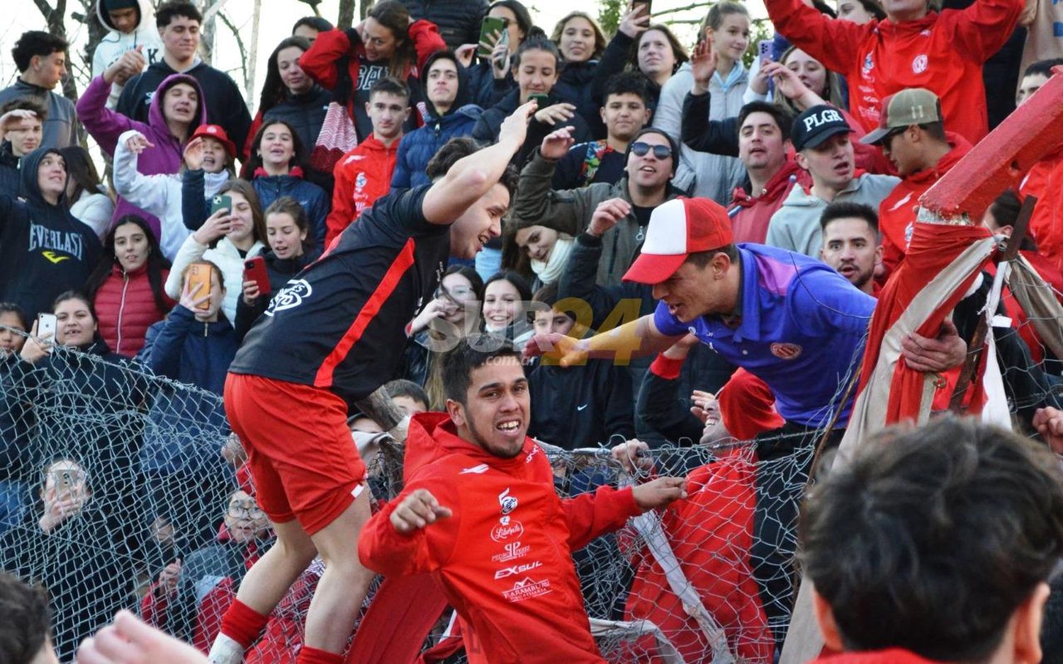 Firmat FBC hizo su negocio y jugará la final con Los Andes