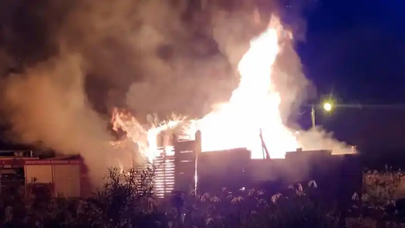 Se incendió la casa de un vecino y todo el barrio "quedó drogado"