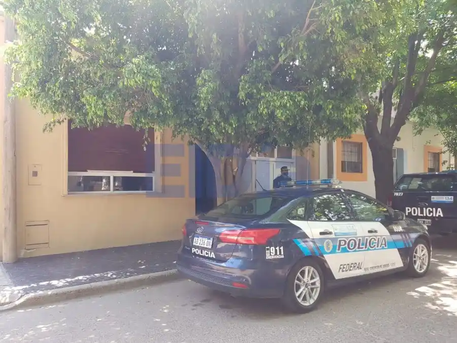 El operativo se realizó en un estudio contable ubicado en Paraná al 200, casi esquina Andrade.