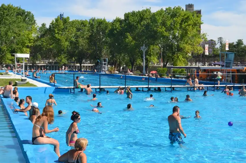 Abrieron las piletas del Parque Alem: cuáles son las tarifas para esta temporada 