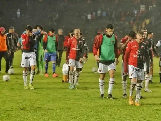 El Sabalero perdió de local ante Gimnasia de Mendoza.Foto:Matías Pintos