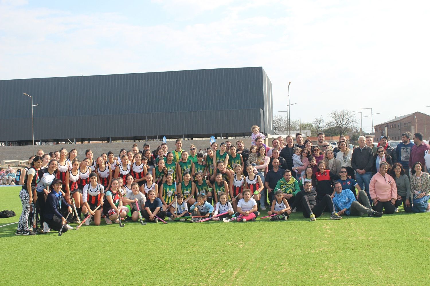 Hockey Sobre Césped: Equipos de ciudad pisaron la cancha sintética del polideportivo Norte