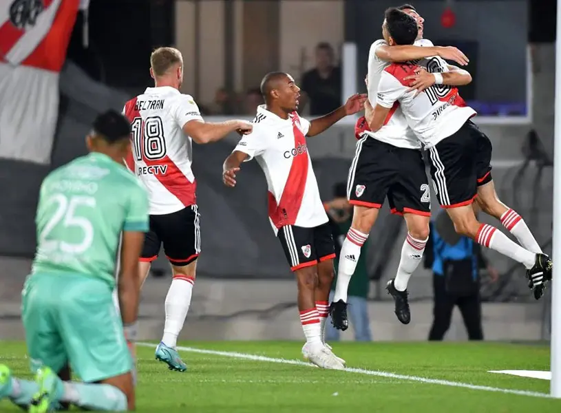 River sigue de racha y se escapa en la cima