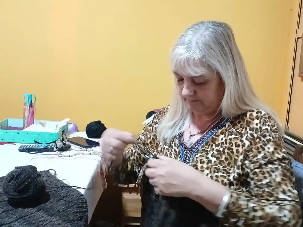 Ovillos que cuentan historias: tejedoras tandilenses que valoran lo artesanal y reviven tradiciones