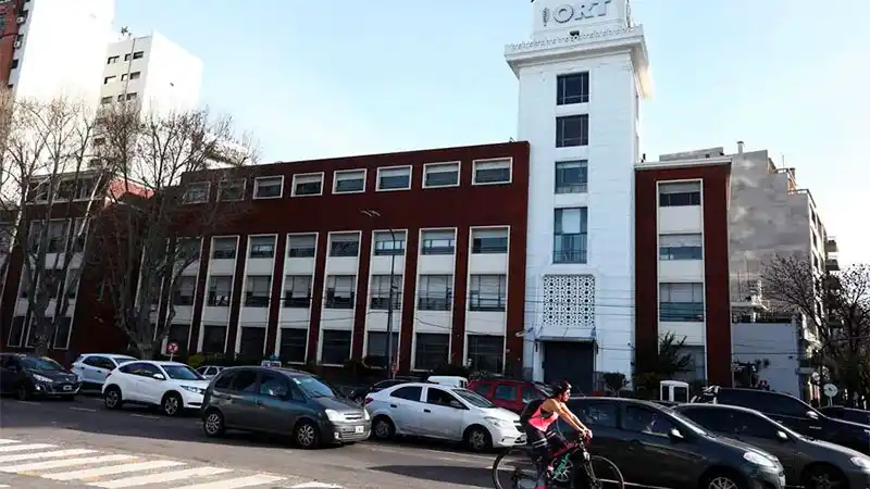 Covid: escuela porteña suspendió la presencialidad por brote de variante Delta