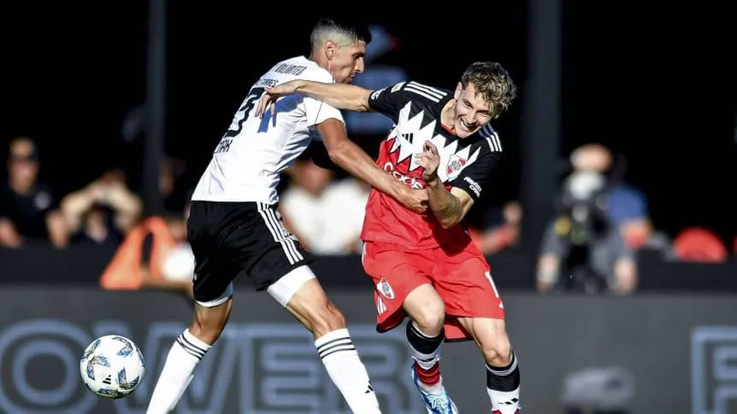 Riestra en su estadio recibe a River, por la Liga Profesional