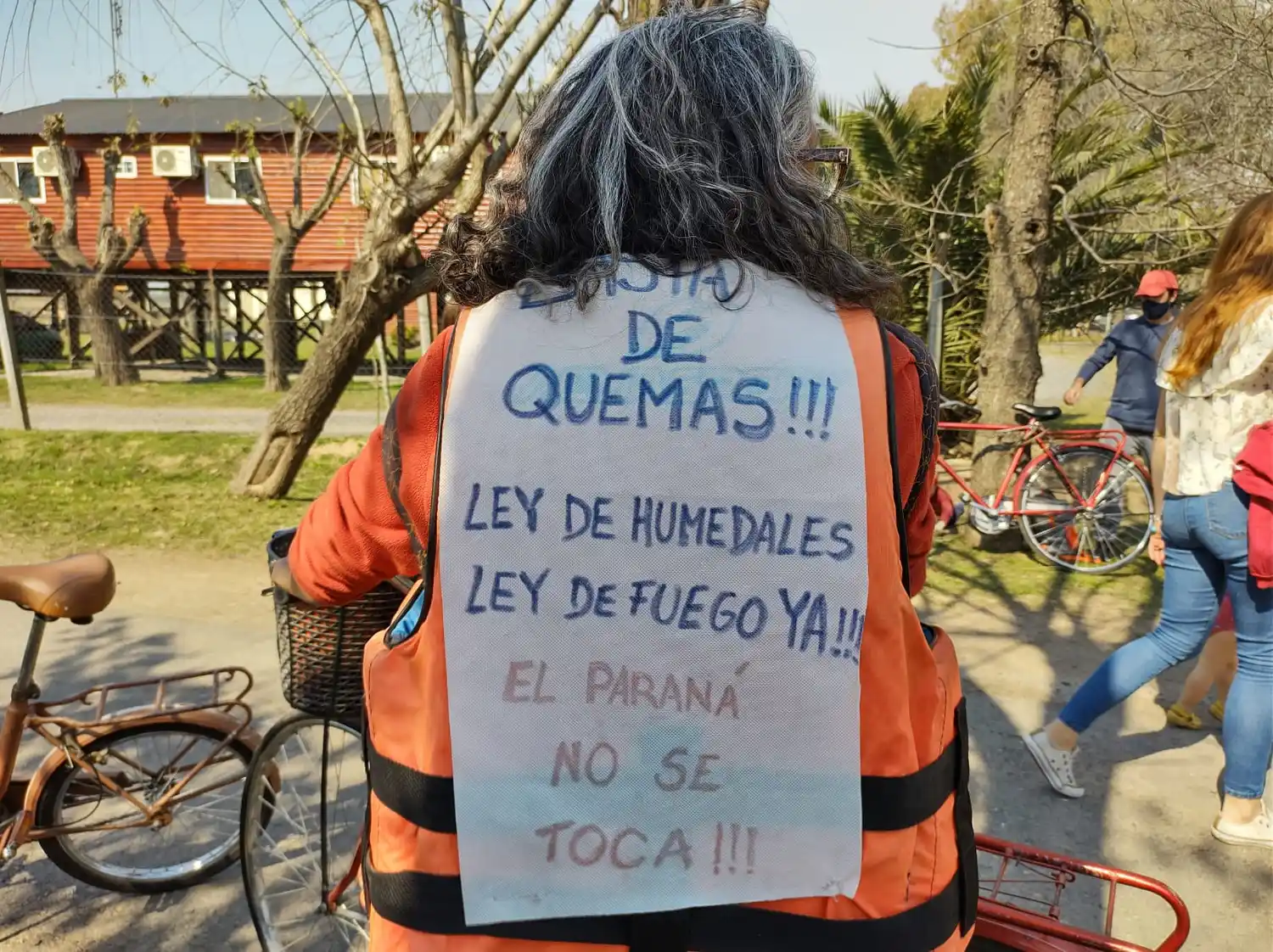 Incendios en islas: organizaciones ambientales encabezan iniciativas para reclamar contra la quema