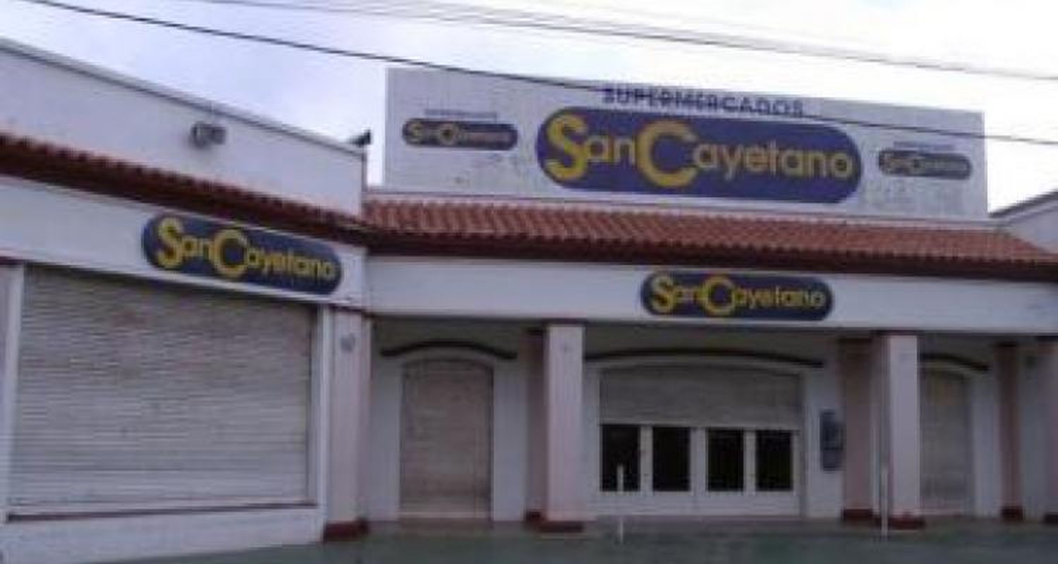 A rezarle a San Cayetano