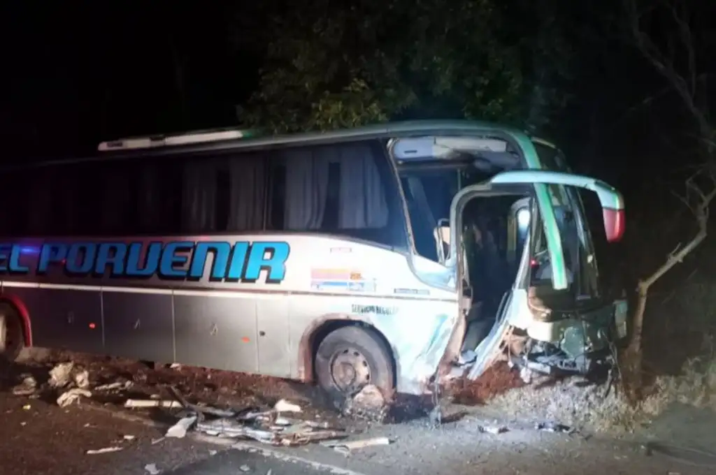 auto chocó colectivo - 1