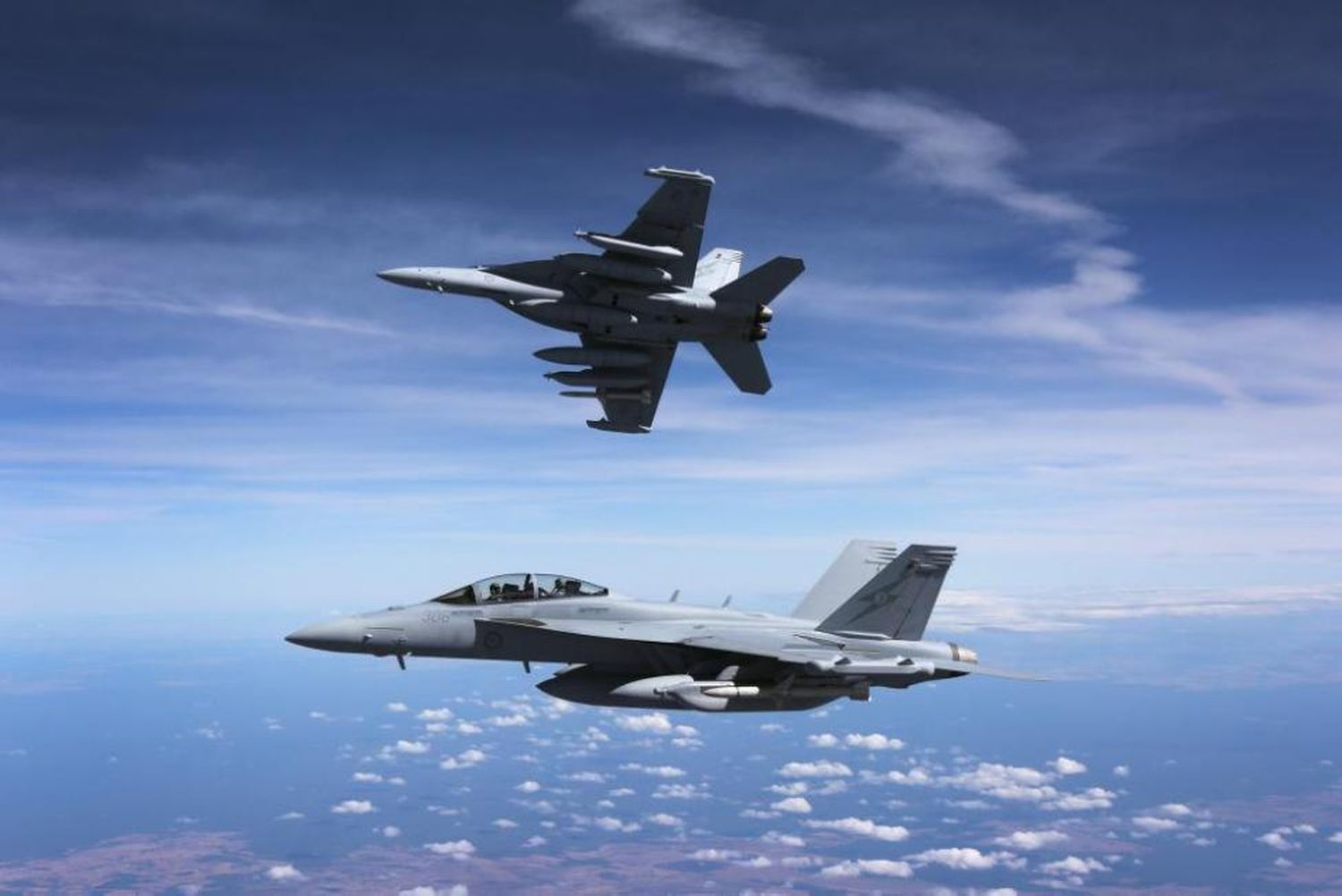 La US Navy realiza una misión de prueba con dos EA-18 Growler sin piloto