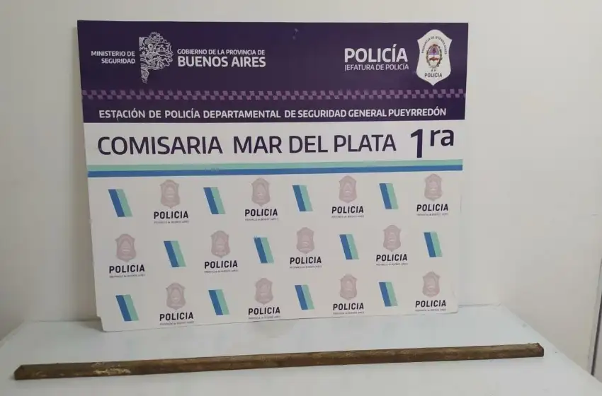 Se pelearon por un lugar para estacionar y lo golpeó con un fierro