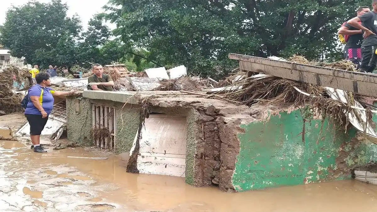 ¿SE DIFERENCIA DE CHÁVEZ? Maduro acepta ayuda internacional para enfrentar tragedia en Las Tejerías