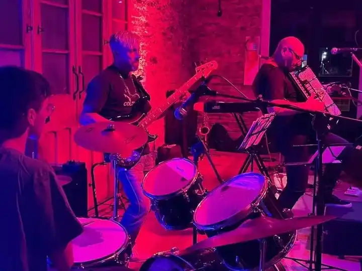 Música. "Melodías del mundo V "se presentó en Lobería