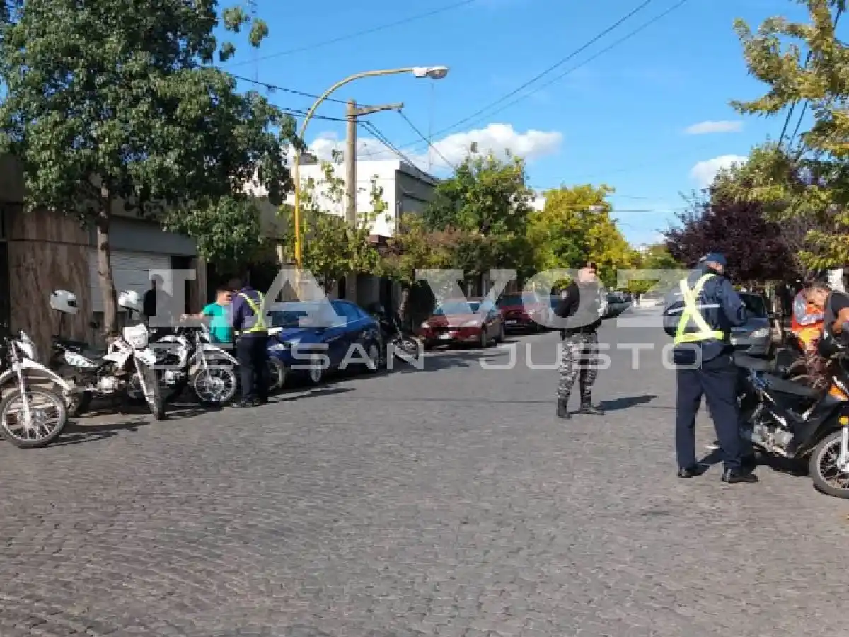 Un remis y varias motos secuestrados en un control